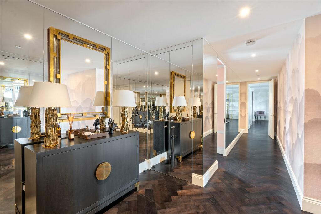 3 bedroom apartment for sale in Capital Building, Embassy Gardens, 8 Union Square, London, SW11